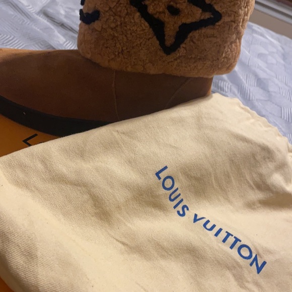 Authentic Louis Vuitton boots - runs a little small - Picture 4 of 4